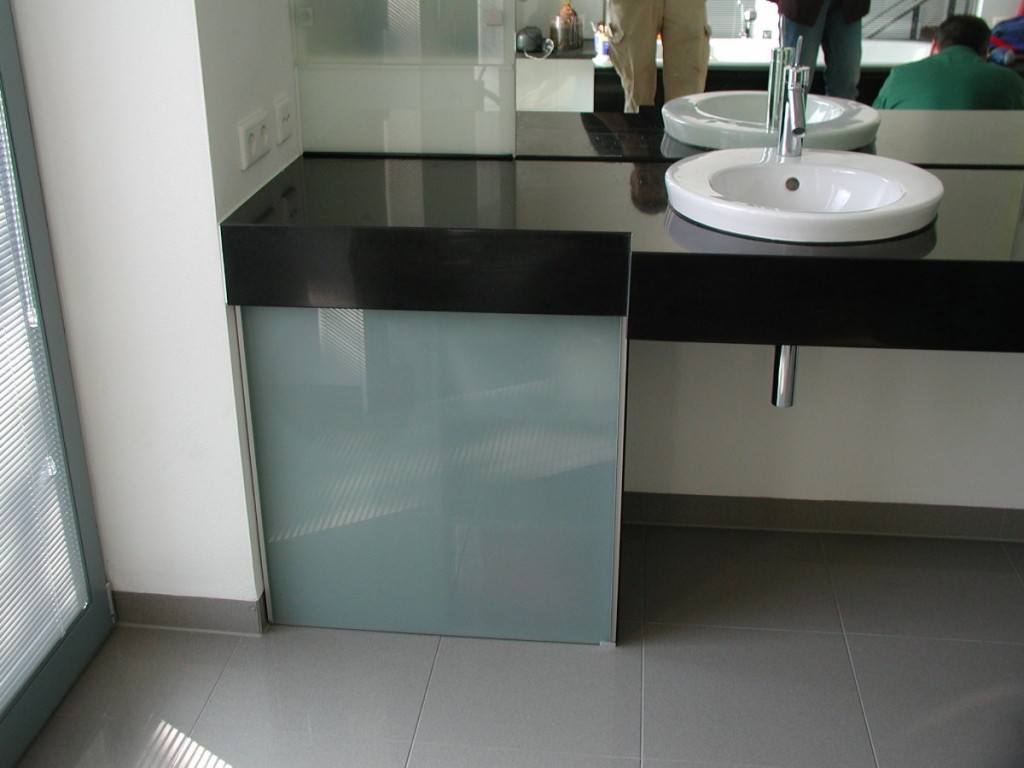 Badmöbel Waschtisch in schwarz lackiert – manuform